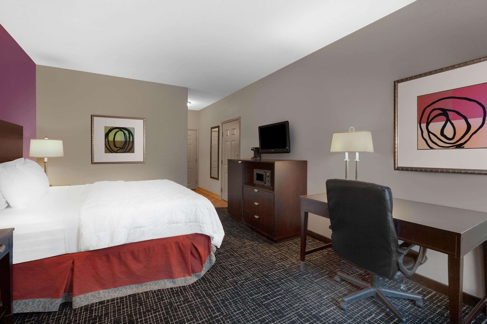 Room, 1 King Bed, Non Smoking - Photo 1