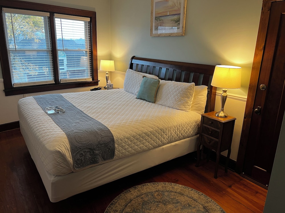 Double Room, 1 King Bed