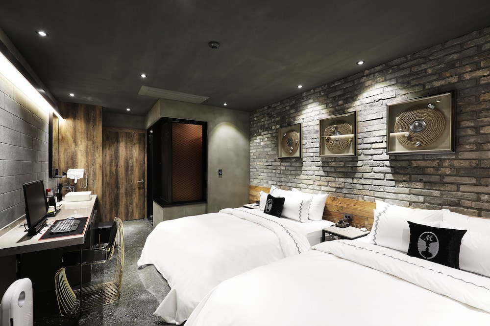 Premium Twin Room photo 2