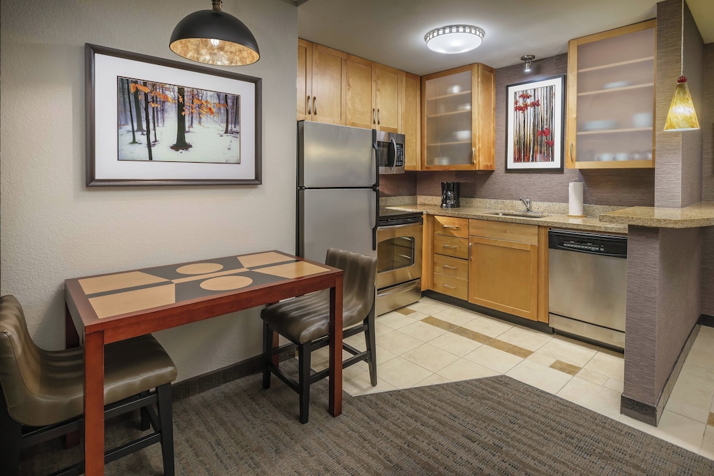 Suite, 1 Bedroom - Photo 1