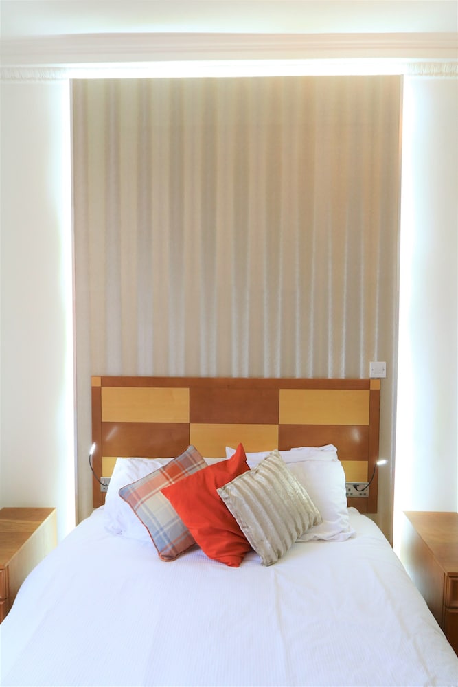 Deluxe Double Room, 1 Queen Bed, Garden View thumbnail 6
