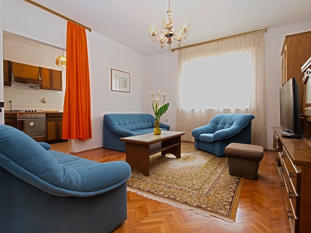 Apartment, 2 Bedrooms (1348/12797)