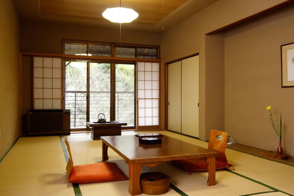 Basic Room, Non Smoking, Shared Bathroom