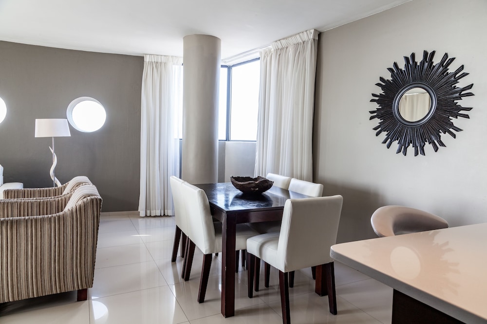 Three Bedroom Luxury Suite - 5 Sleeper (3) - Photo 6