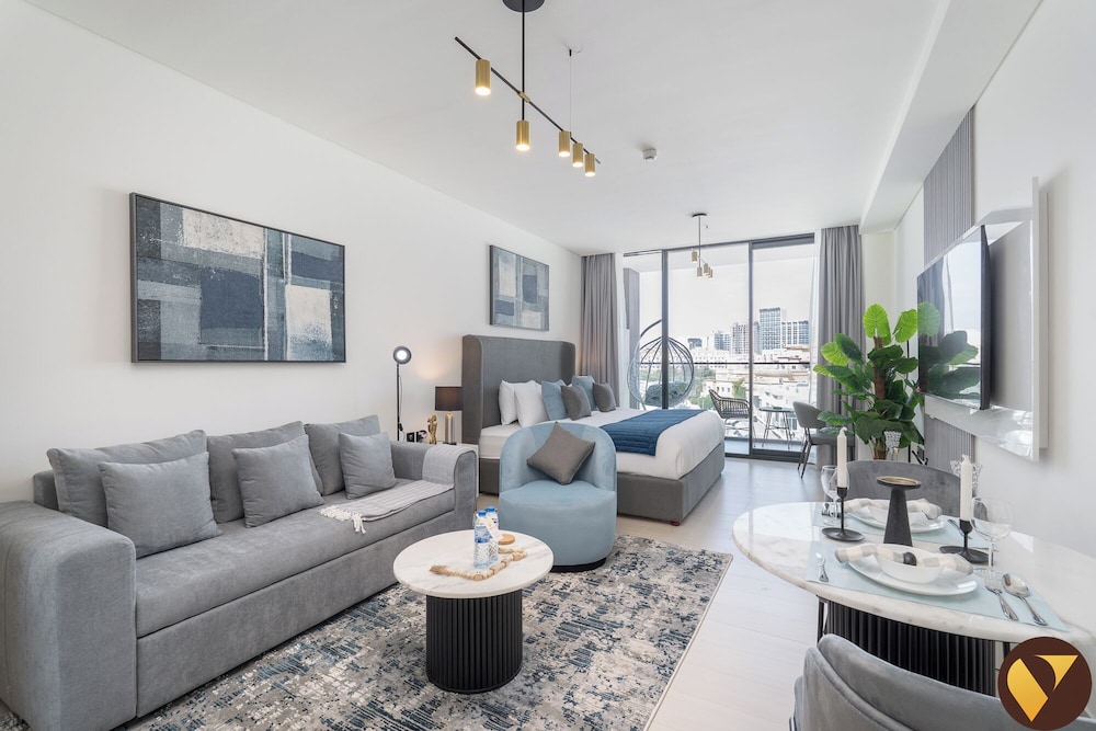 Luxury Studio, Balcony, City View photo 1