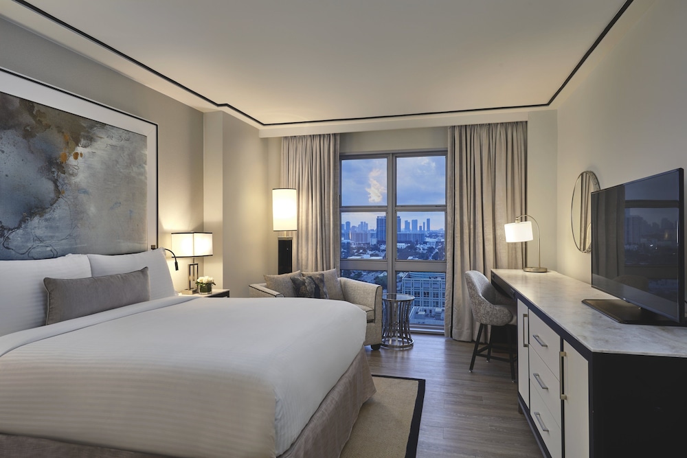 Room, 1 King Bed with Sofa bed, City View (Skyline View) - Photo 1