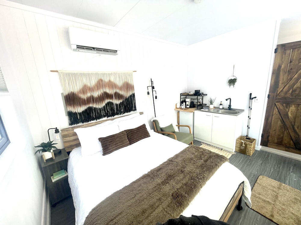 WYLD Glass Cave Glamping by Hot Springs Queen Studio photo 1