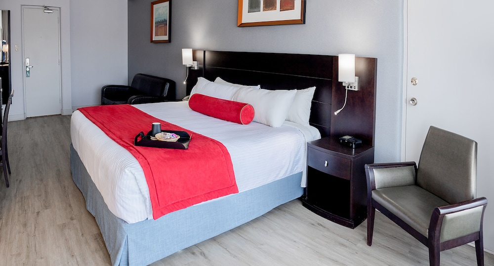 Deluxe Room, 1 King Bed, Non Smoking - Photo 2