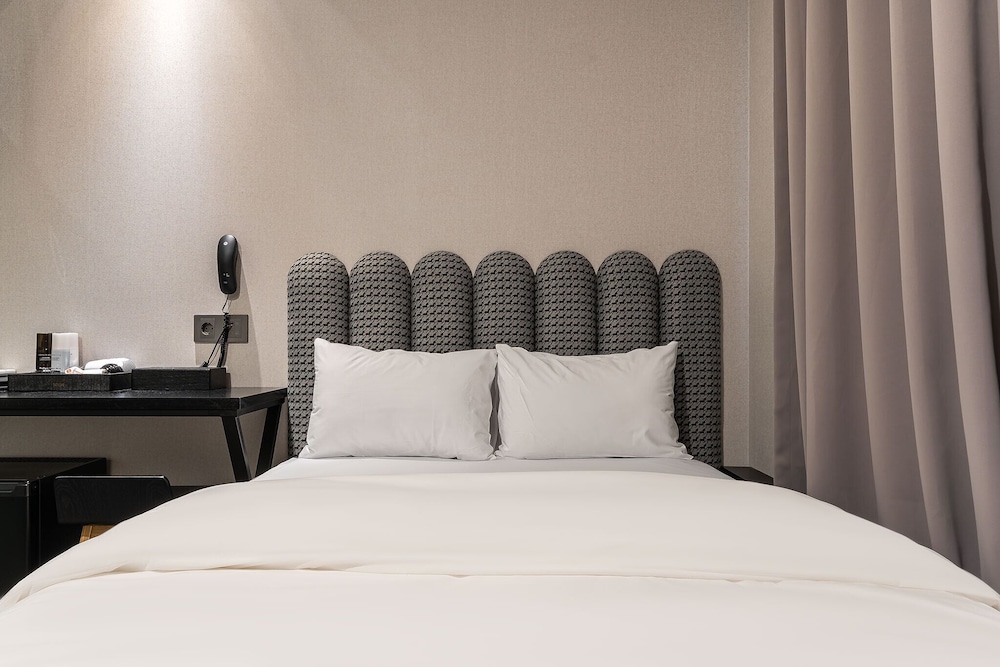 Standard Double Room - Photo 7