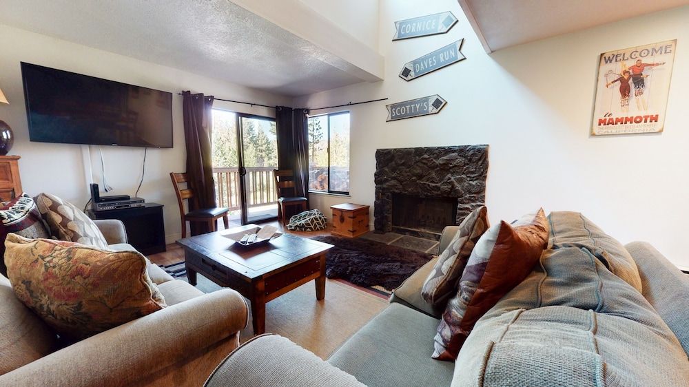 Condo, 2 Bedrooms