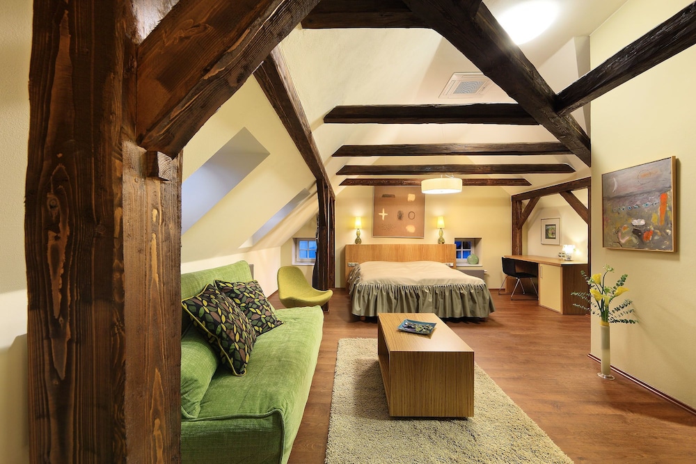 Deluxe Suite, 1 King Bed photo 1