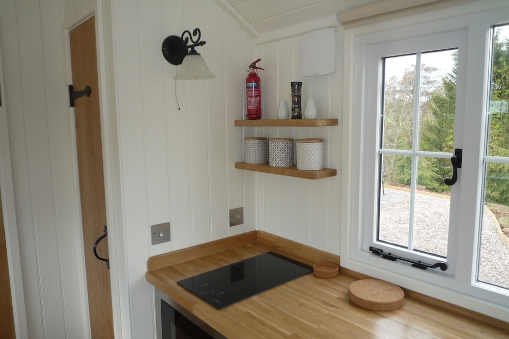 Cabin (Strathmore Shepherds Hut)