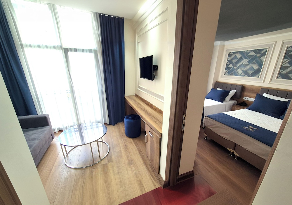 Family Quadruple Room photo 1