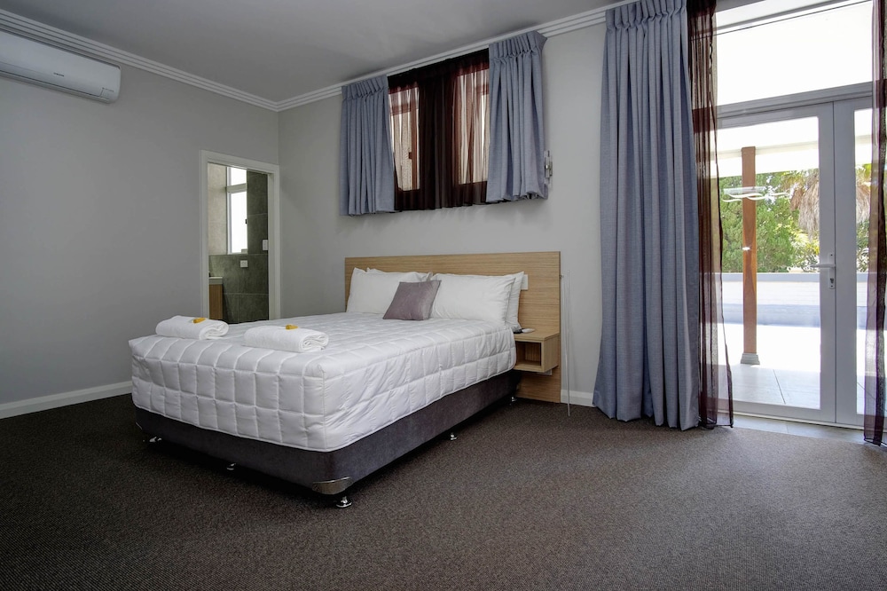 Double Room, 1 Queen Bed, Ensuite photo 2