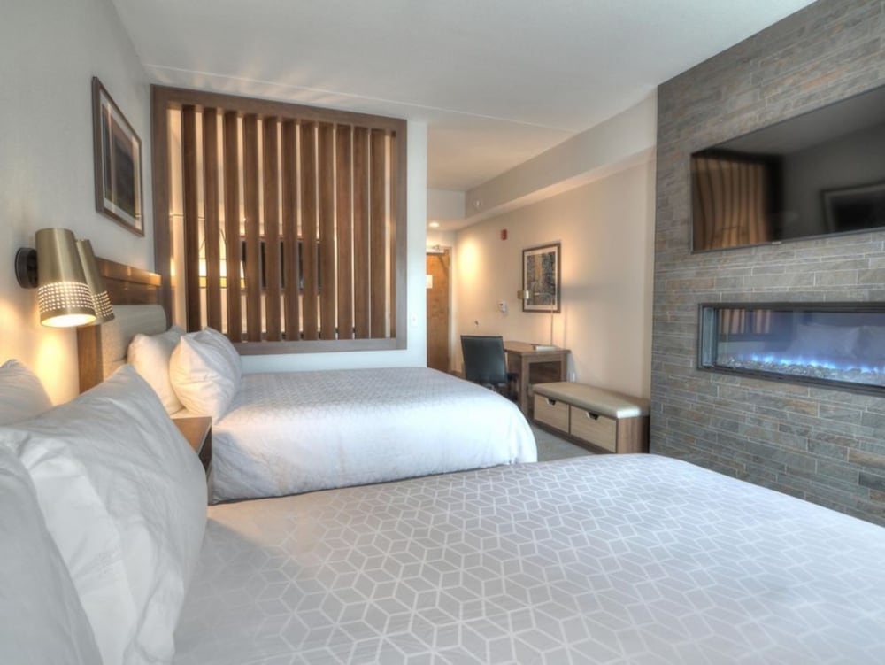 Suite, 1 Bedroom, Fireplace, River View (Top Floor) - Photo 6