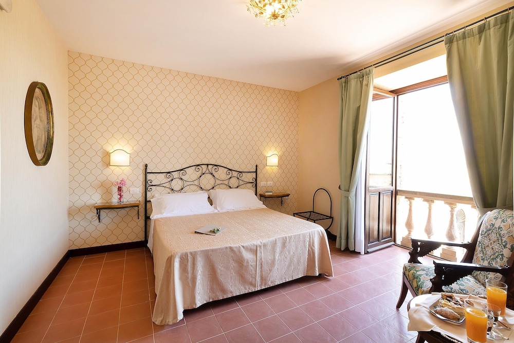 Superior Room, 1 Double or 2 Twin Beds photo 3
