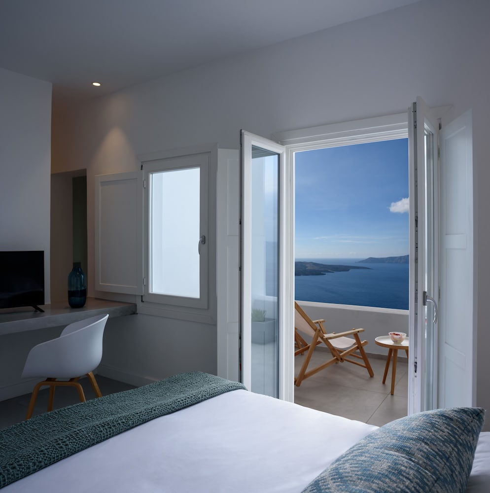 Suite, Balcony (Caldera View) - Photo 19