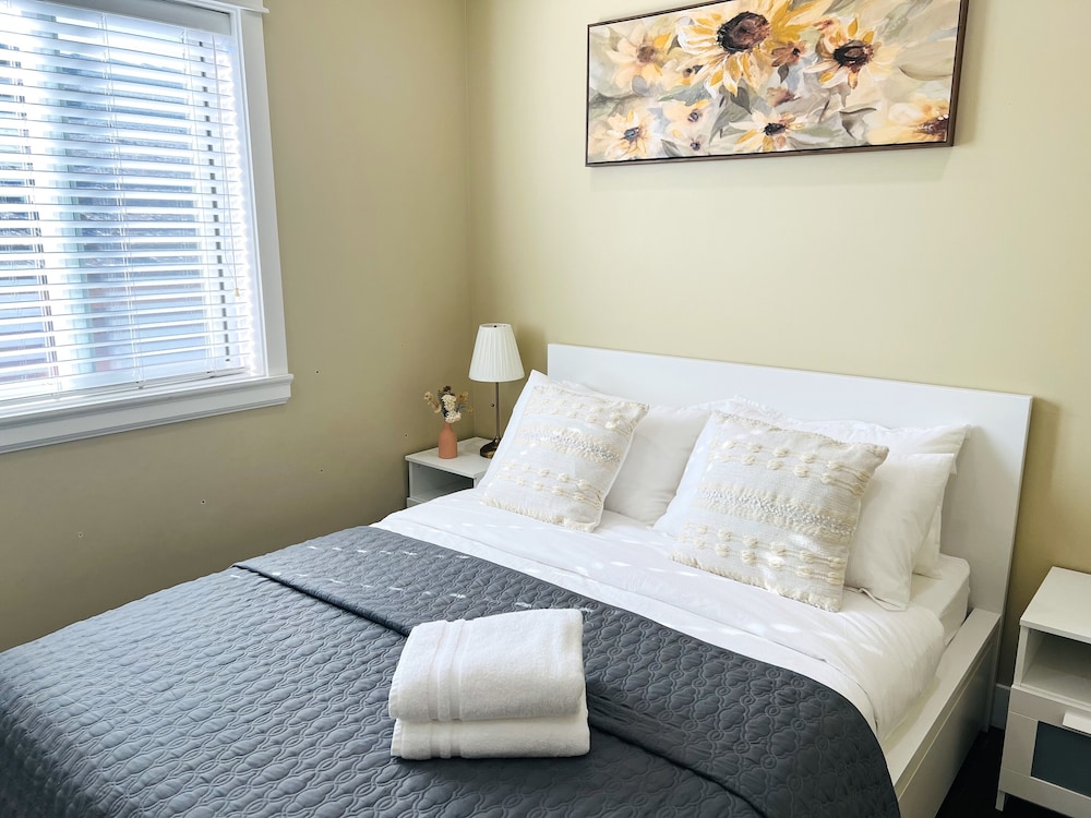Basic Double Room, 1 Bedroom, Shared Bathroom (Room B) photo 2