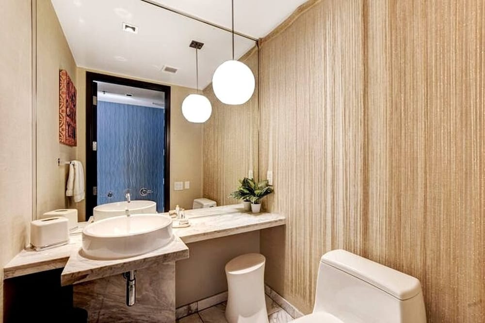 Panoramic Strip Views Open Balcony Free Parking High Floor Sleeps 4, Φωτογραφία 22