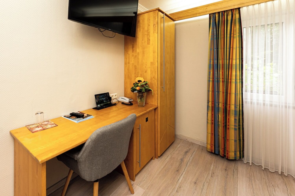 Basic Single Room photo 2
