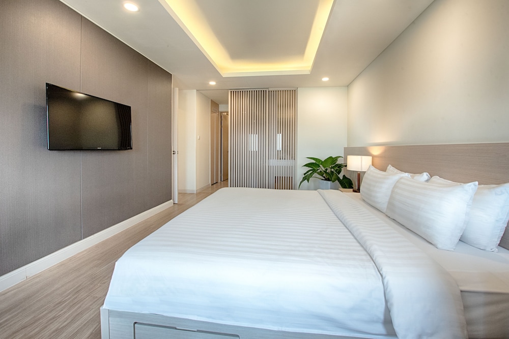 Luxury Apartment, 2 Bedrooms, City View photo 2