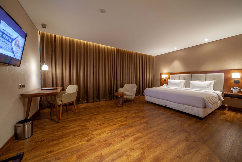 Deluxe Room, Smoking - Photo 1