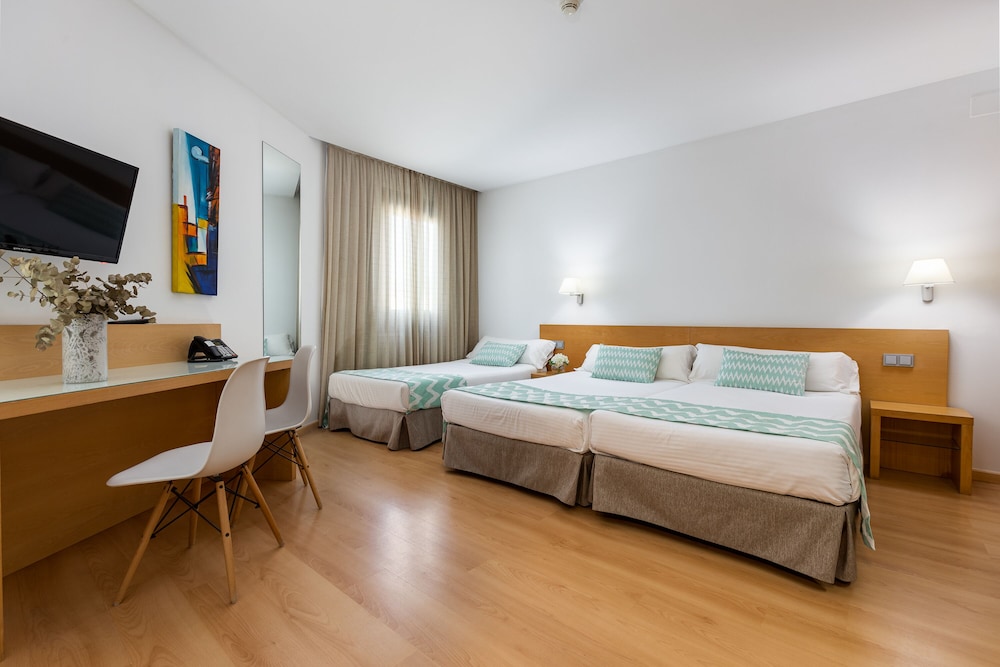 Double Room (3 Adults) - Photo 1
