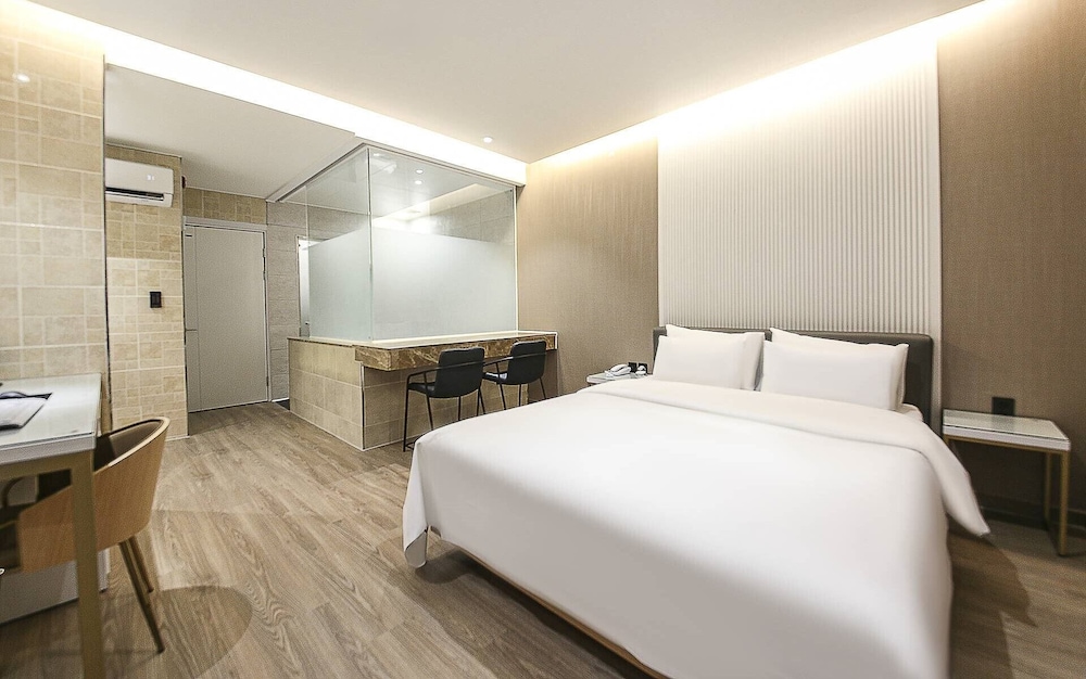 Deluxe Double Room, Private Bathroom, City View