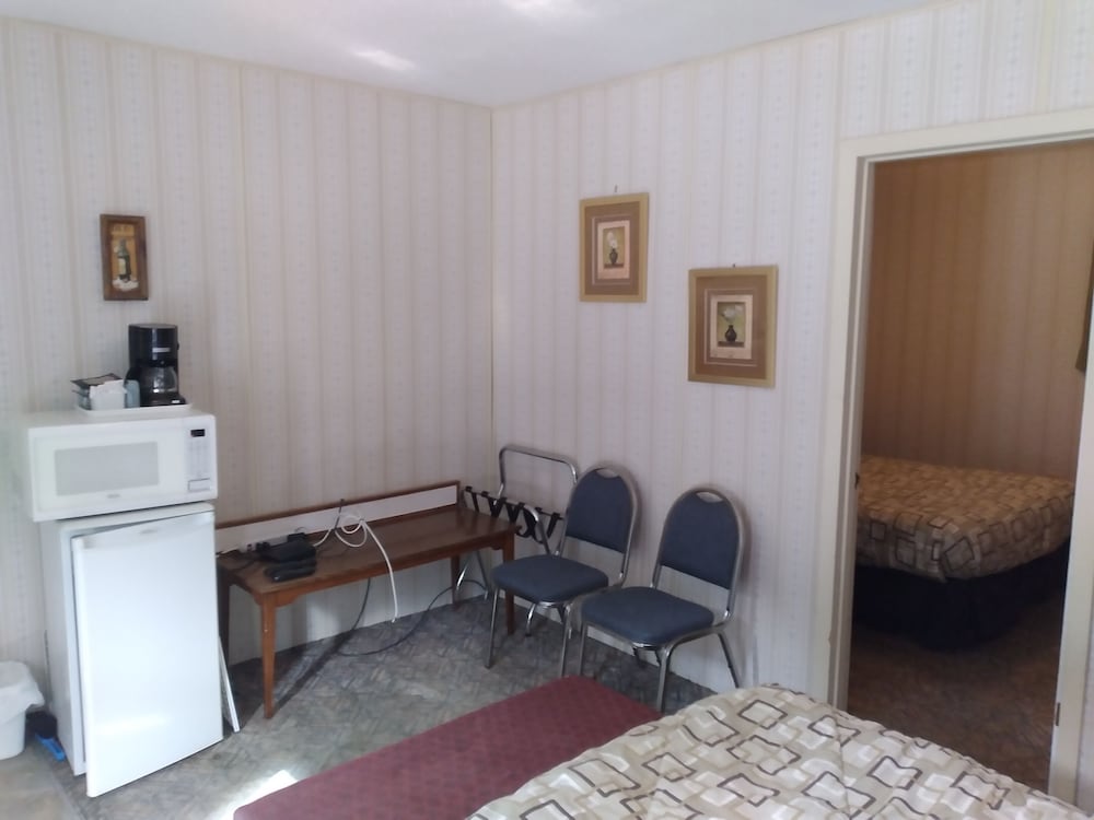 Family Room, 2 Room Suite, 2 Double Beds (Pet Friendly)
