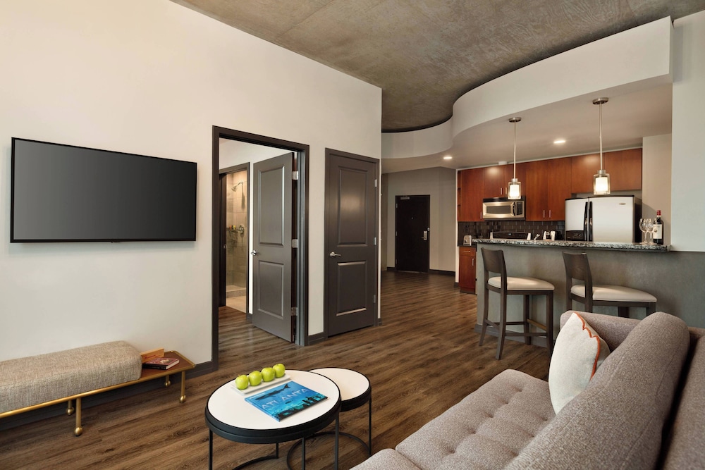 Suite, 1 Bedroom, Balcony (Mobility/Hearing Accessible, Tub) - Photo 4