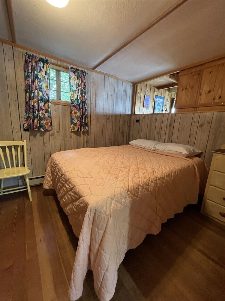 Cabin, 2 Bedrooms photo 1