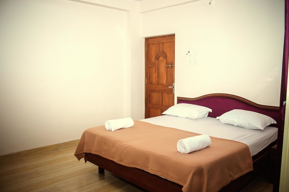 Standard Room, 1 King Bed, Garden View photo 1