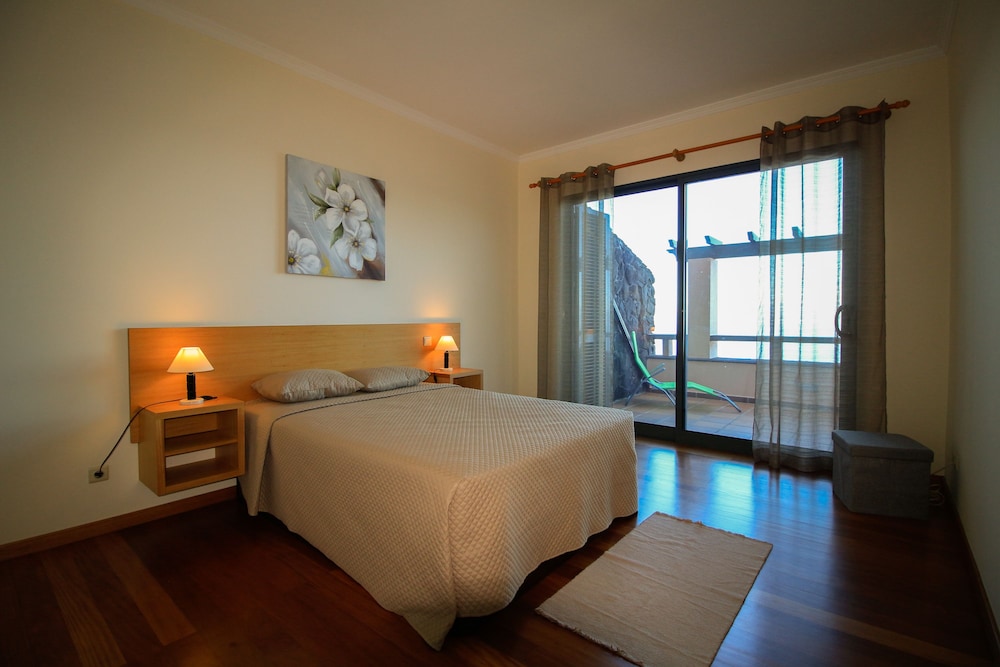 Family Apartment, 3 Bedrooms, Balcony, Sea View photo 1