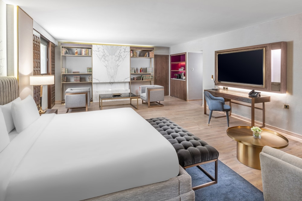 Royal Suite - Photo 1