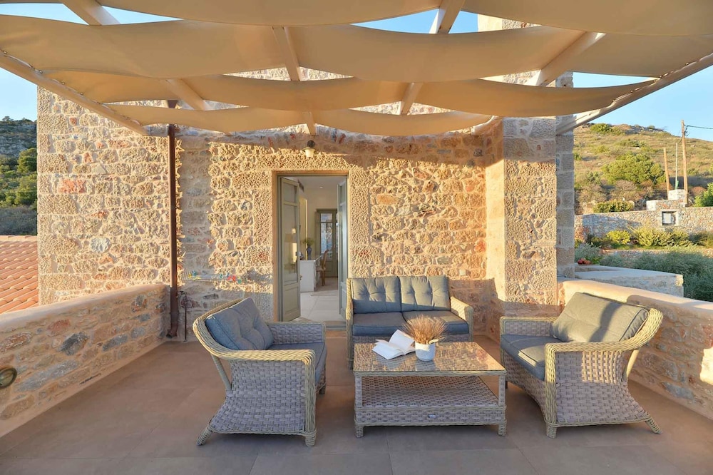 Deluxe Suite, Sea View - Photo 29