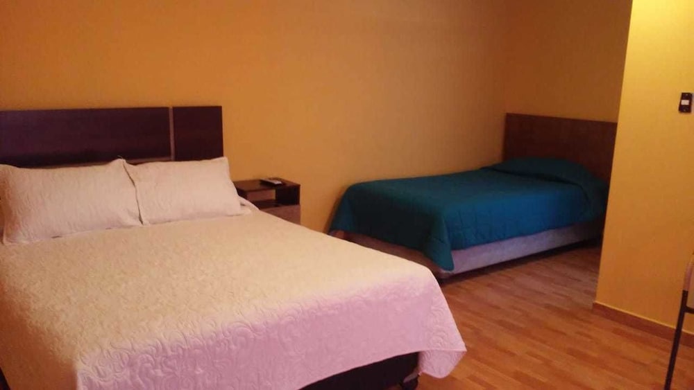 Triple Room, Multiple Beds, Private Bathroom (4) photo 3