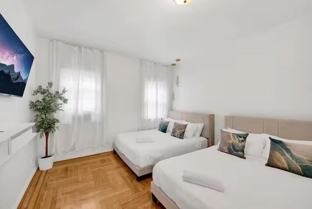 Luxury House photo 3