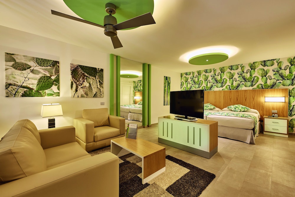 Junior Suite (B2C-US) - Photo 1