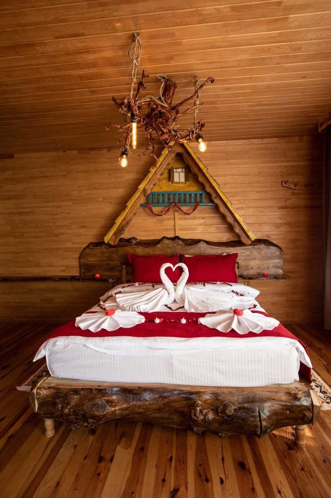 Honeymoon Double Room, 1 King Bed, River View photo 1
