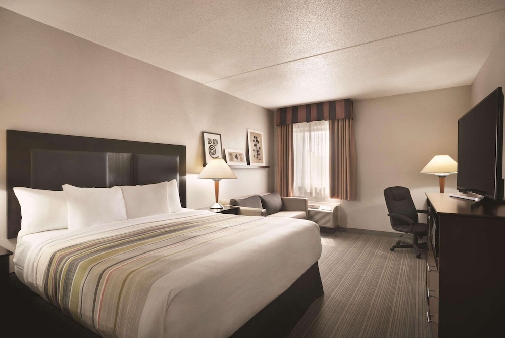 Room, 1 King Bed, Non Smoking - Photo 1