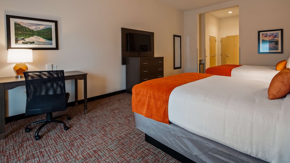 Suite, 2 Queen Beds, Non Smoking, Refrigerator (with Single Sofabed) - Photo 2