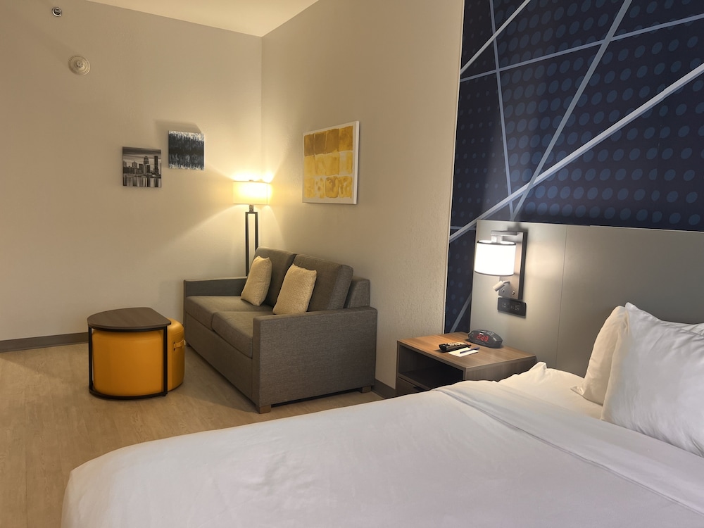 Suite, 1 King Bed with Sofa bed, Non Smoking - Photo 12