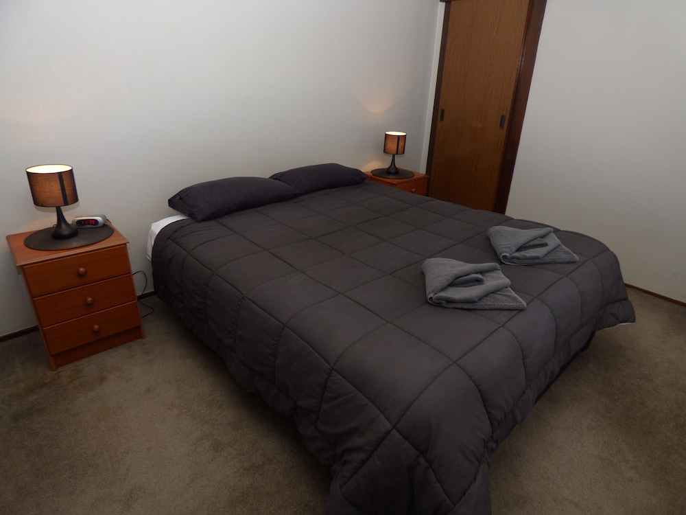 Deluxe One Bedroom - Photo 2
