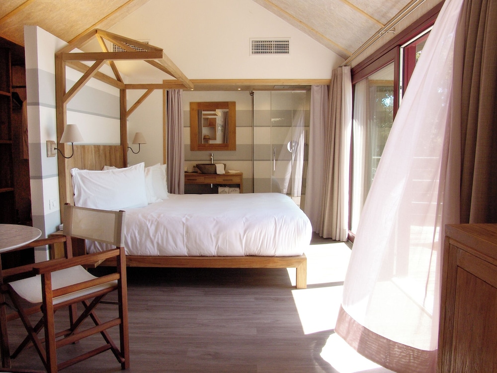 Luxury Cottage, Hot Tub (COTS) photo 2