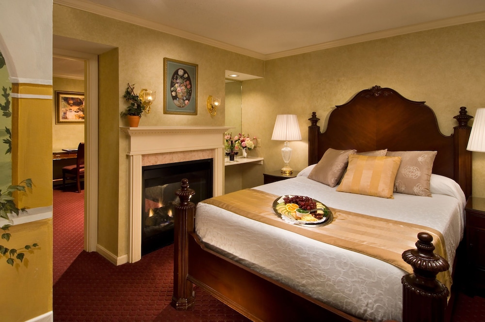 Suite - Photo 1