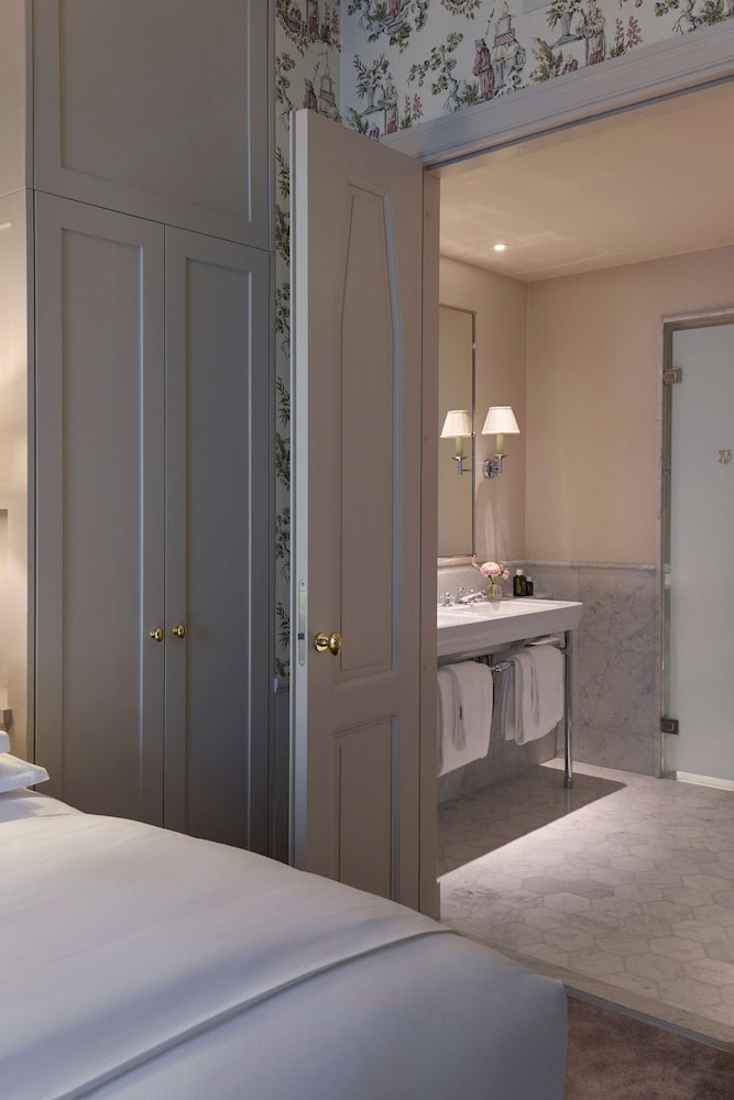Master Suite thumbnail 6