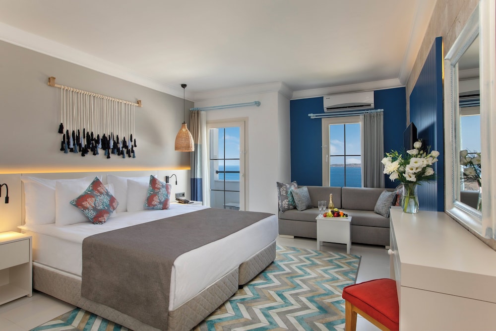 Premium Room, Multiple Beds, Sea View - Photo 13
