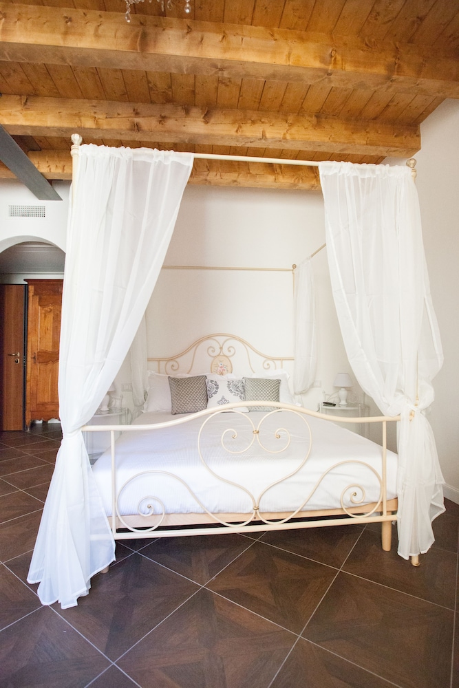 Deluxe Studio, Balcony