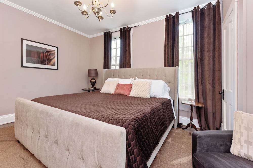 Double Room, 1 King Bed, Private Bathroom photo 1