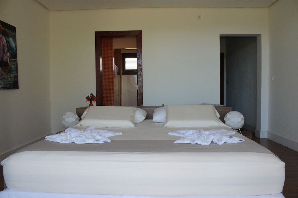 Standard Double Room, 1 King Bed, Non Smoking, Pool View photo 1